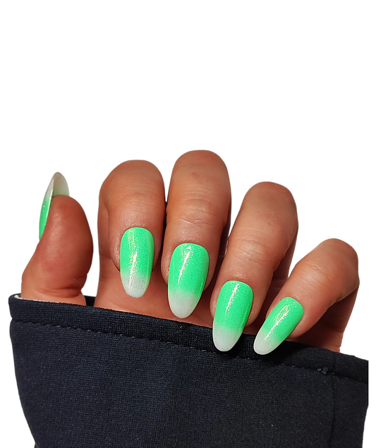 Babyboomer Sommer Grün – Press On Nägel mit Glitzer | MEVANAILS