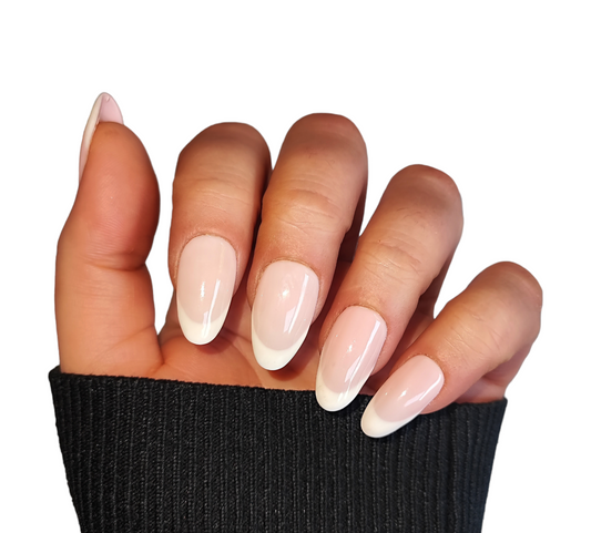 Milky French – Elegante Nägel zum Aufkleben mit Gel-Look | MEVANAILS