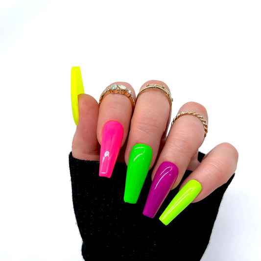 Rainbow Neon Nägel – Bunte Press Ons für Sommer | MEVANAILS