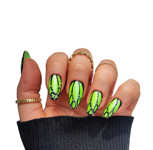 Sommer Grün Metallic – Glänzende Press On Nägel | MEVANAILS